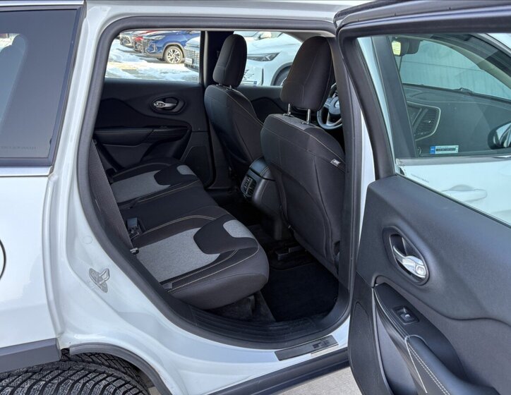 Jeep Cherokee SUV 2,0 l 103 kw