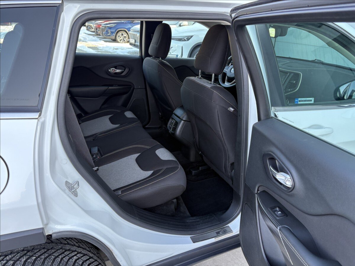 Jeep Cherokee SUV 2,0 l 103 kw