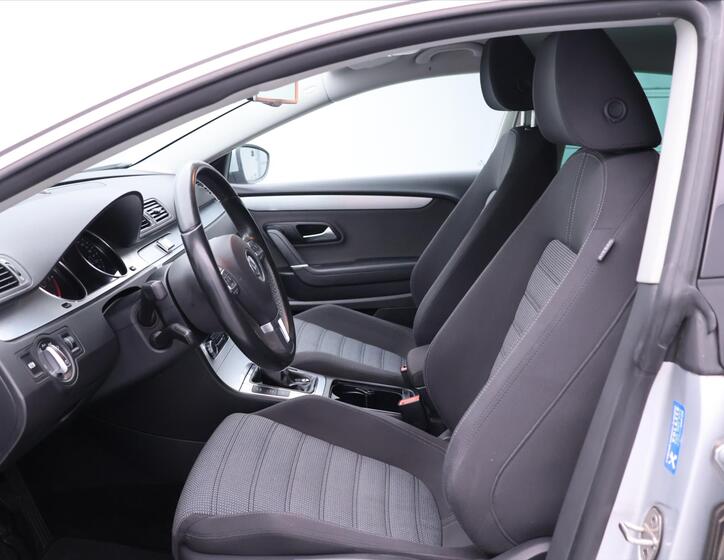 Volkswagen Passat CC 11