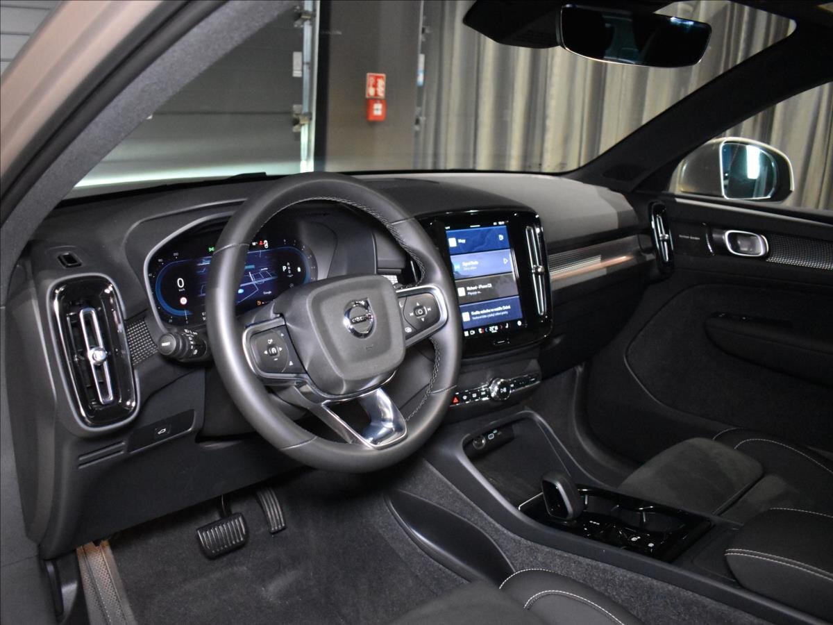 Volvo XC40 SUV / Terénní 2,0 l 145 kw