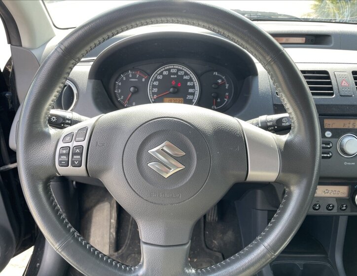 Suzuki Swift Hatchback 1,3 l 67 kw