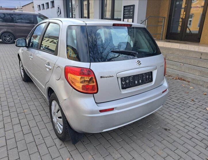Suzuki SX4 Hatchback 1,9 l 88 kw