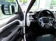 Land Rover Defender 9