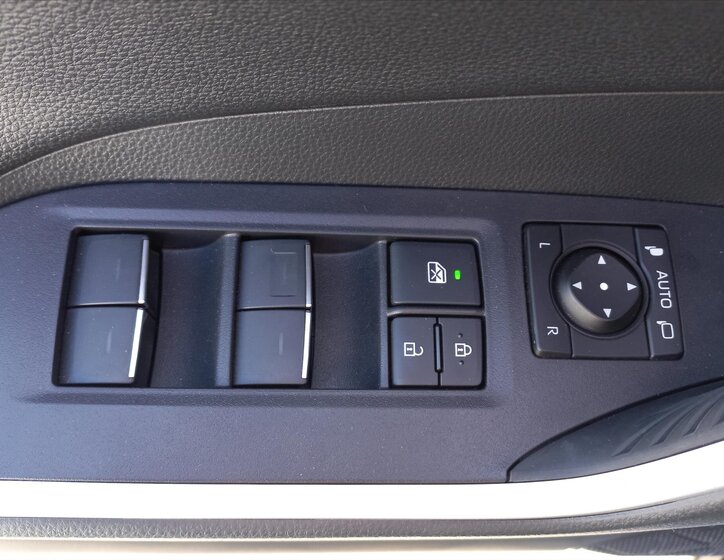 Toyota RAV4 SUV / Terénní 2,5 l 136 kw