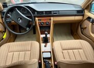 Mercedes-Benz 124 Sedan / Limuzína 2,3 l 97 kw