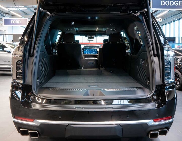 Chevrolet Suburban SUV 6,2 l 313 kw