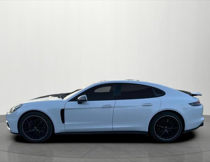 Porsche Panamera 4