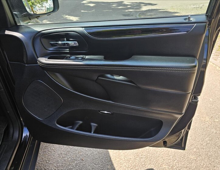 Lancia Voyager MPV 2,8 l 130 kw