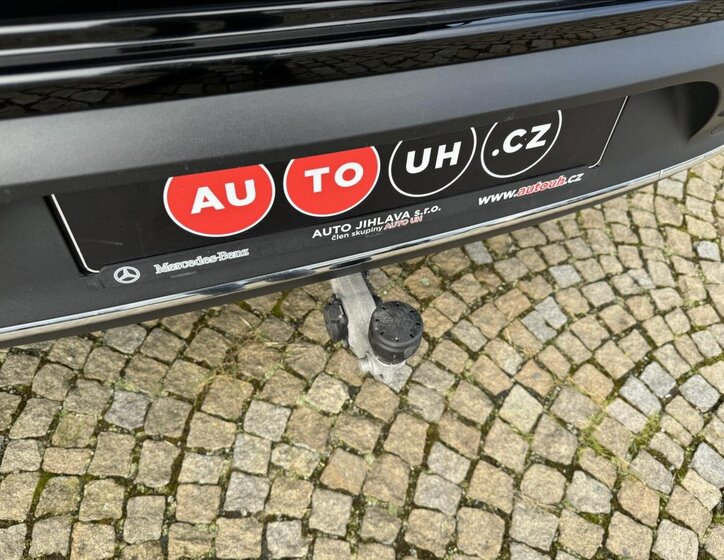 Mercedes-Benz EQC 34