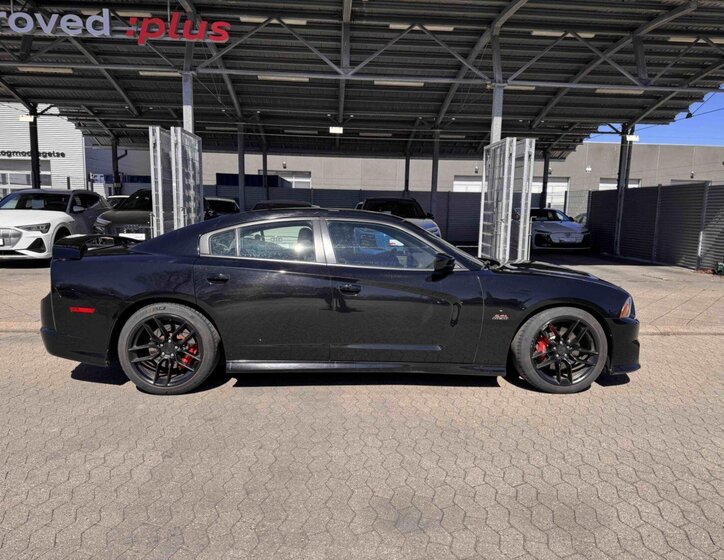 Dodge Charger Sedan / Limuzína 6,4 l 351 kw