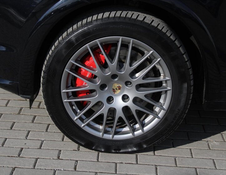 Porsche Cayenne SUV 4,8 l 397 kw