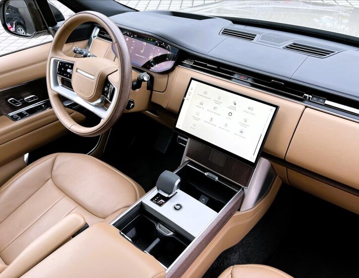 Land Rover Range Rover SUV 4,4 l 390 kw