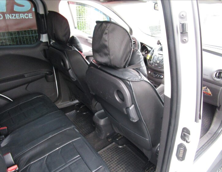 Ford Tourneo Courier 21