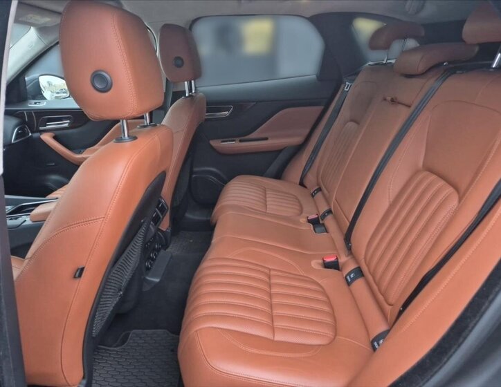 Jaguar F-Pace SUV / Terénní 3,0 l 221 kw