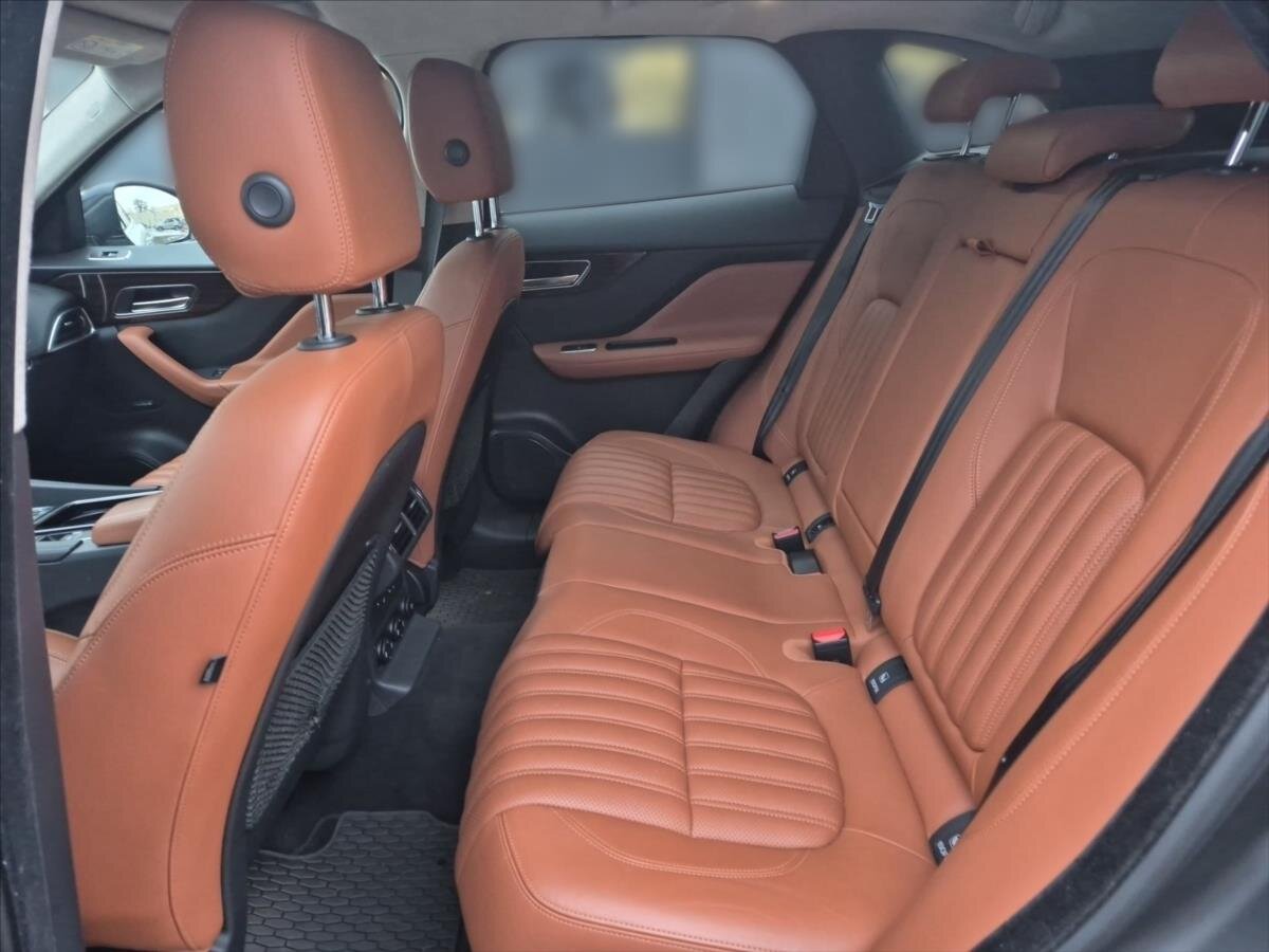 Jaguar F-Pace SUV / Terénní 3,0 l 221 kw