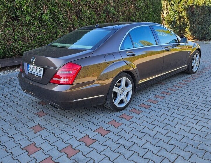 Mercedes-Benz Ostatní Sedan / Limuzína 0,0 0