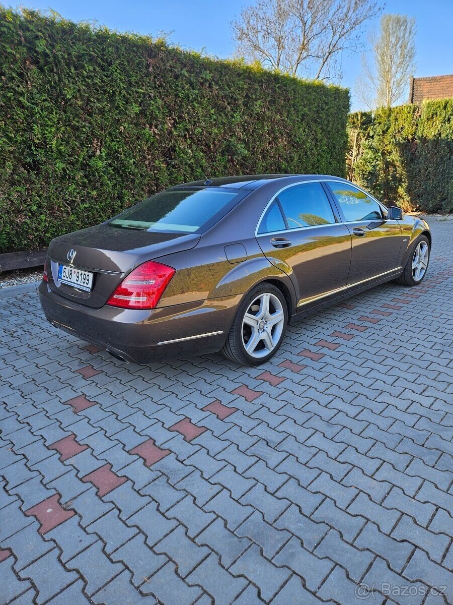 Mercedes-Benz Ostatní Sedan / Limuzína 0,0 0
