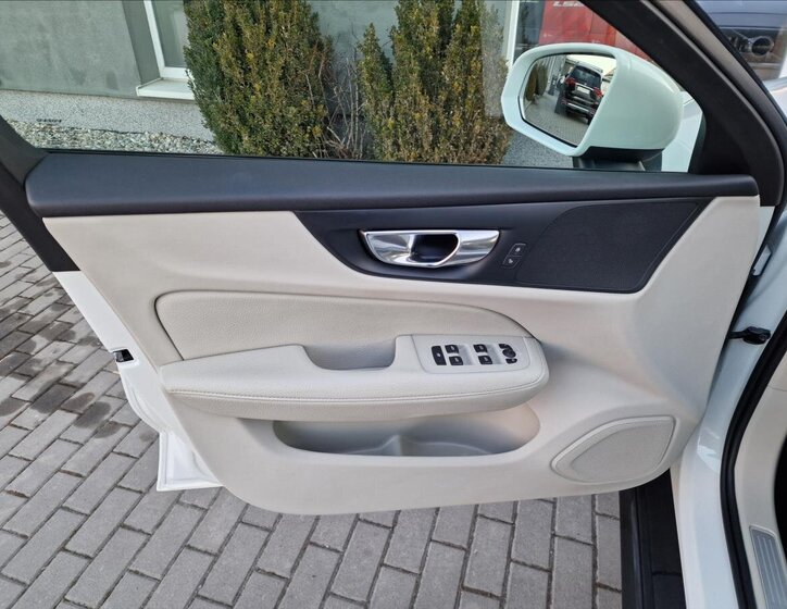 Volvo V60 Kombi 2,0 l 140 kw
