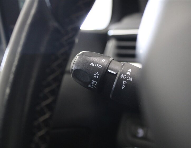 Peugeot 208 Hatchback 1,2 l 81 kw