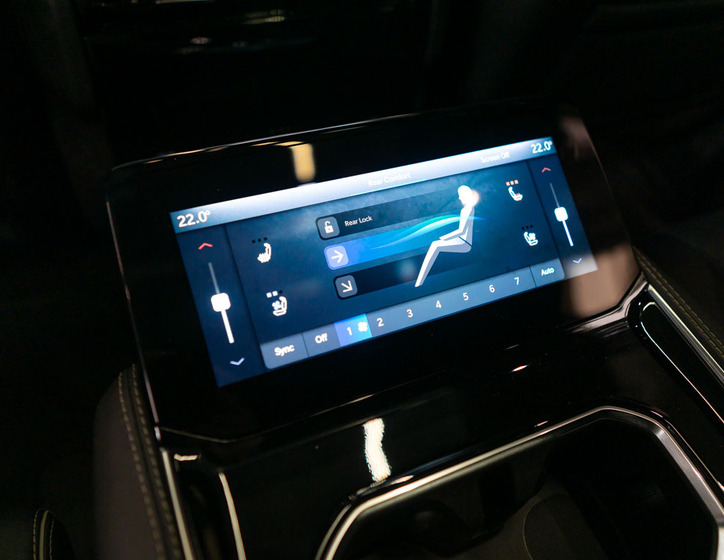 Jeep Grand Wagoneer 43