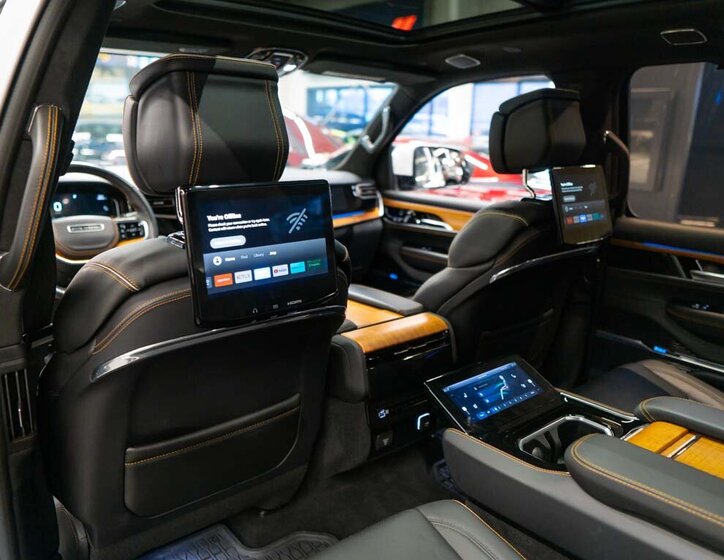 Jeep Grand Wagoneer SUV 6,4 l 351 kw