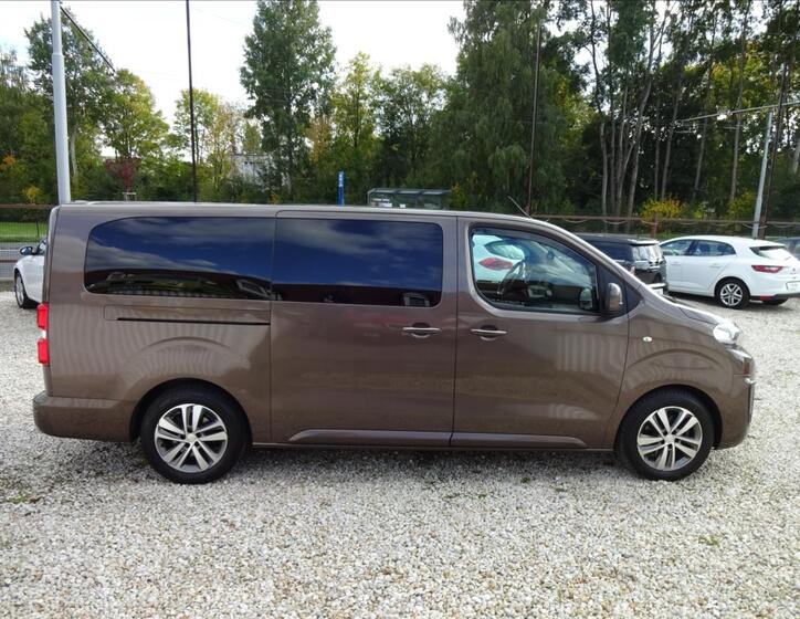 Peugeot Traveller 8