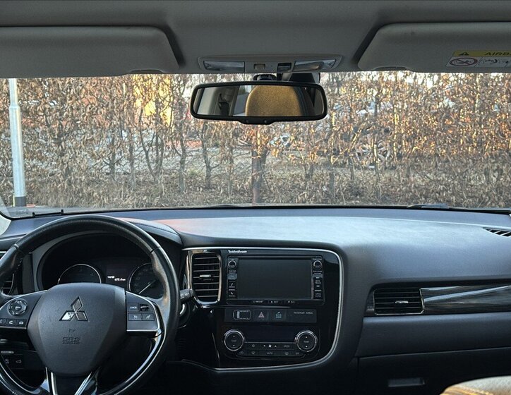Mitsubishi Outlander SUV / Terénní 2,3 l 110 kw