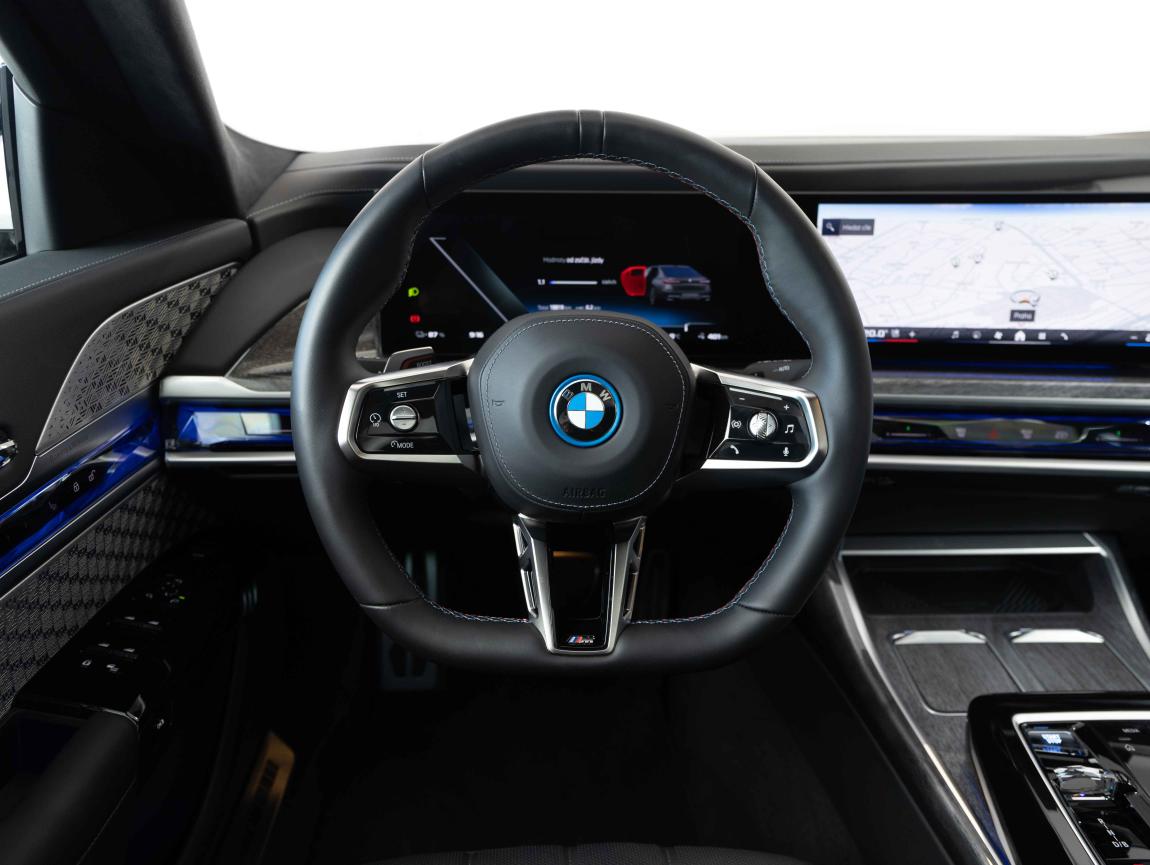 BMW i7