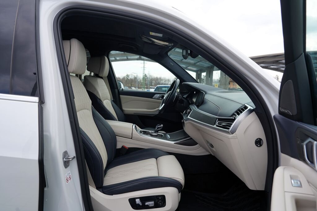 BMW X7 SUV / Terénní 3,0 l 250 kw