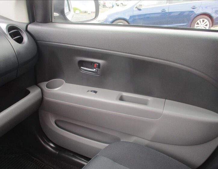 Subaru Justy Hatchback 998,0 51 kw