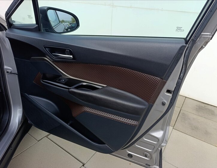 Toyota C-HR Hatchback 1,8 l 72 kw