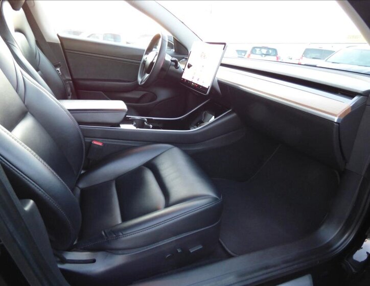 Tesla Model 3 Sedan 0,0 377 kw