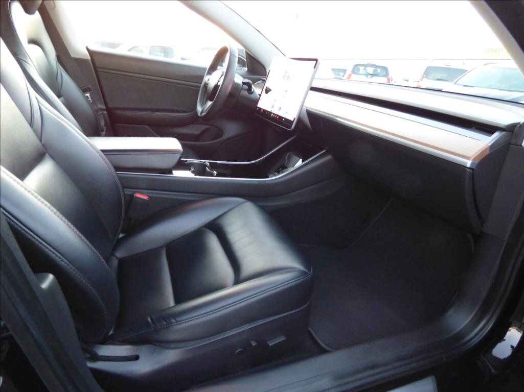 Tesla Model 3 Sedan 0,0 377 kw