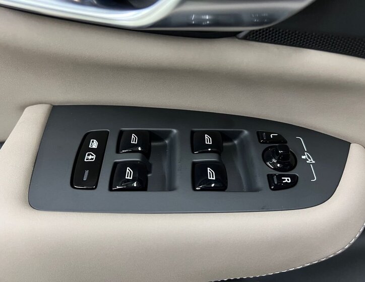 Volvo XC90 SUV 2,0 l 335 kw