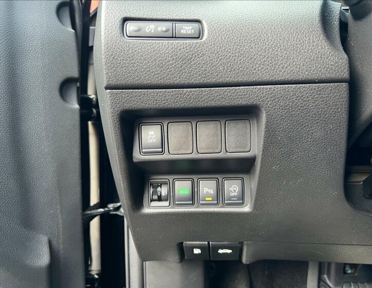 Nissan X-Trail SUV 1,6 l 96 kw