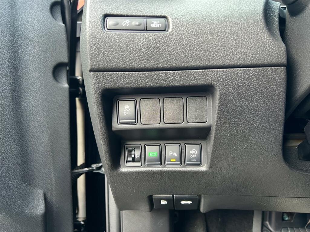 Nissan X-Trail SUV 1,6 l 96 kw