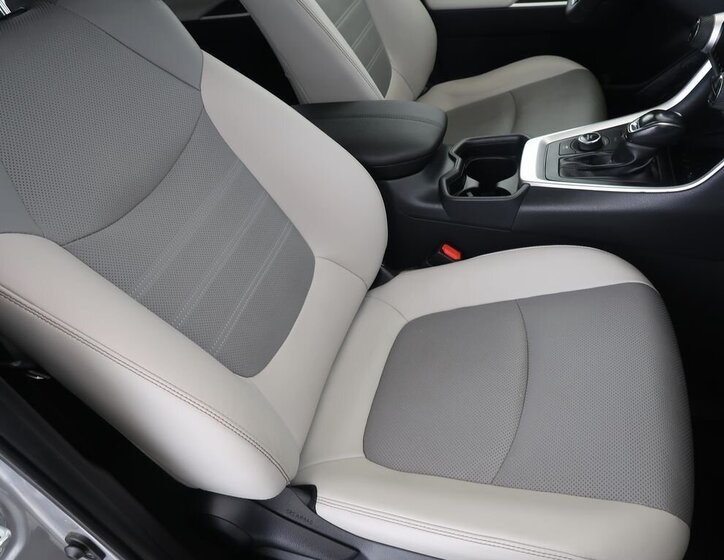 Toyota RAV4 SUV / Terénní 2,5 l 131 kw