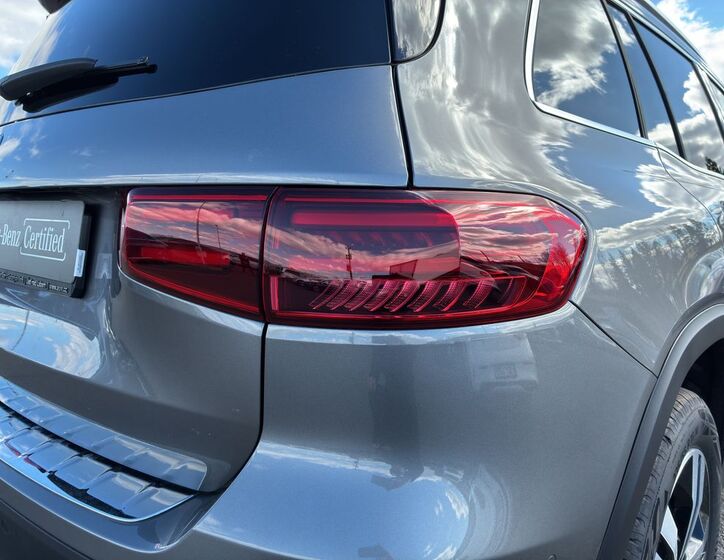 Mercedes-Benz GLB 11