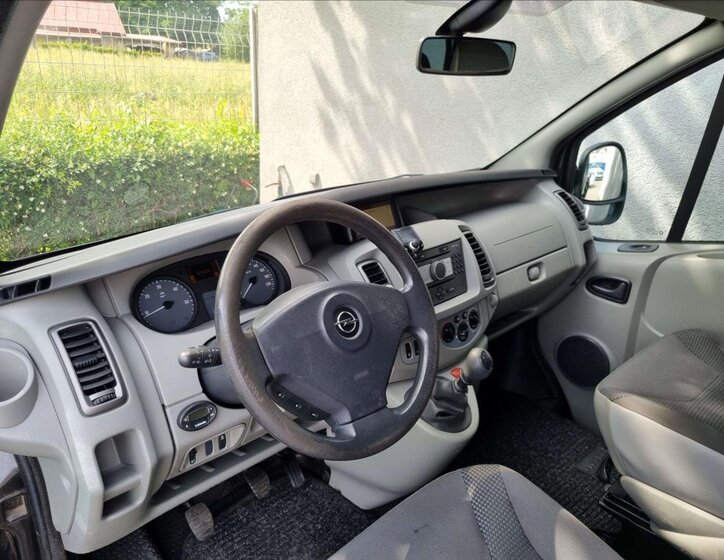 Opel Vivaro 11