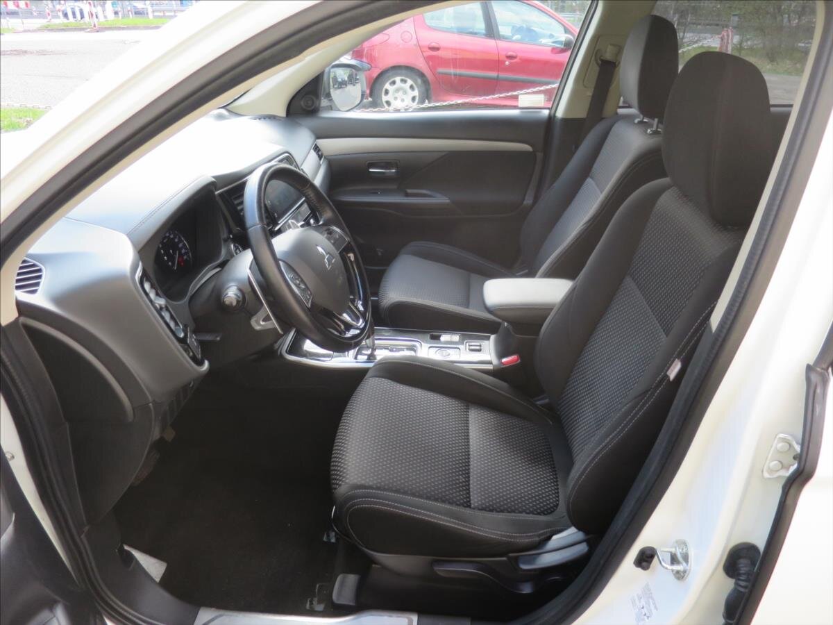 Mitsubishi Outlander SUV / Terénní 2,3 l 110 kw