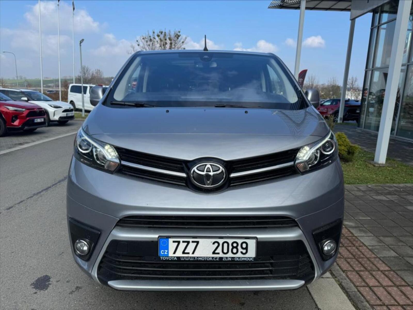 Toyota ProAce 9