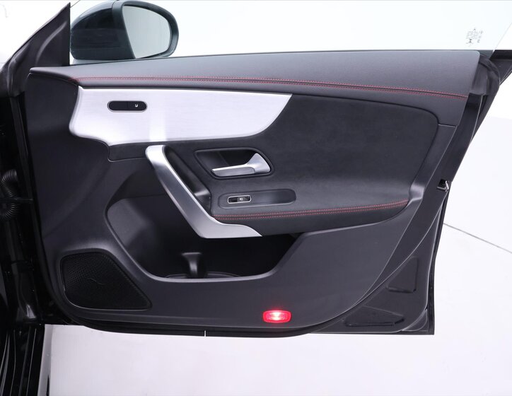 Mercedes-Benz CLA 12