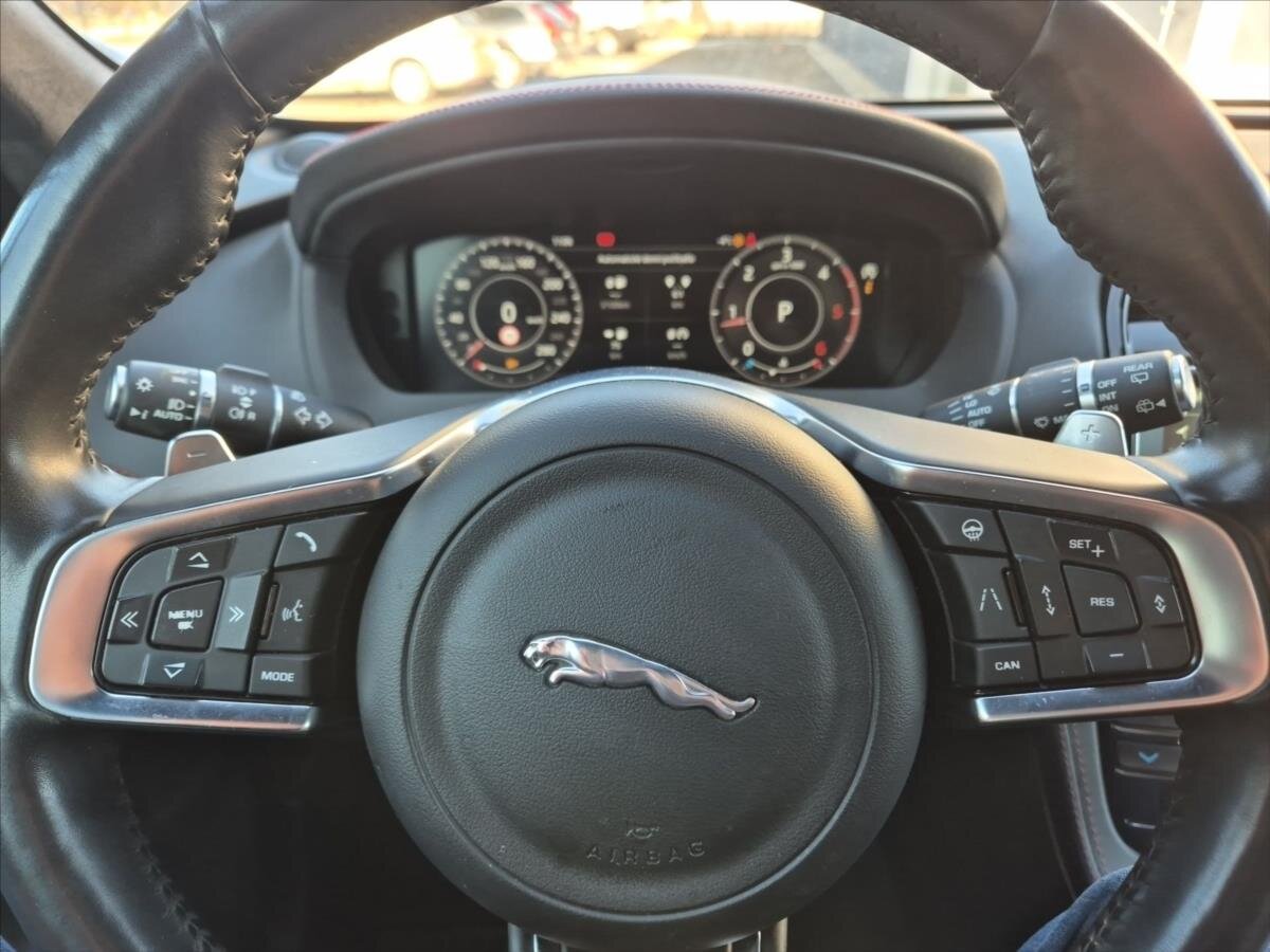 Jaguar F-Pace SUV / Terénní 3,0 l 221 kw