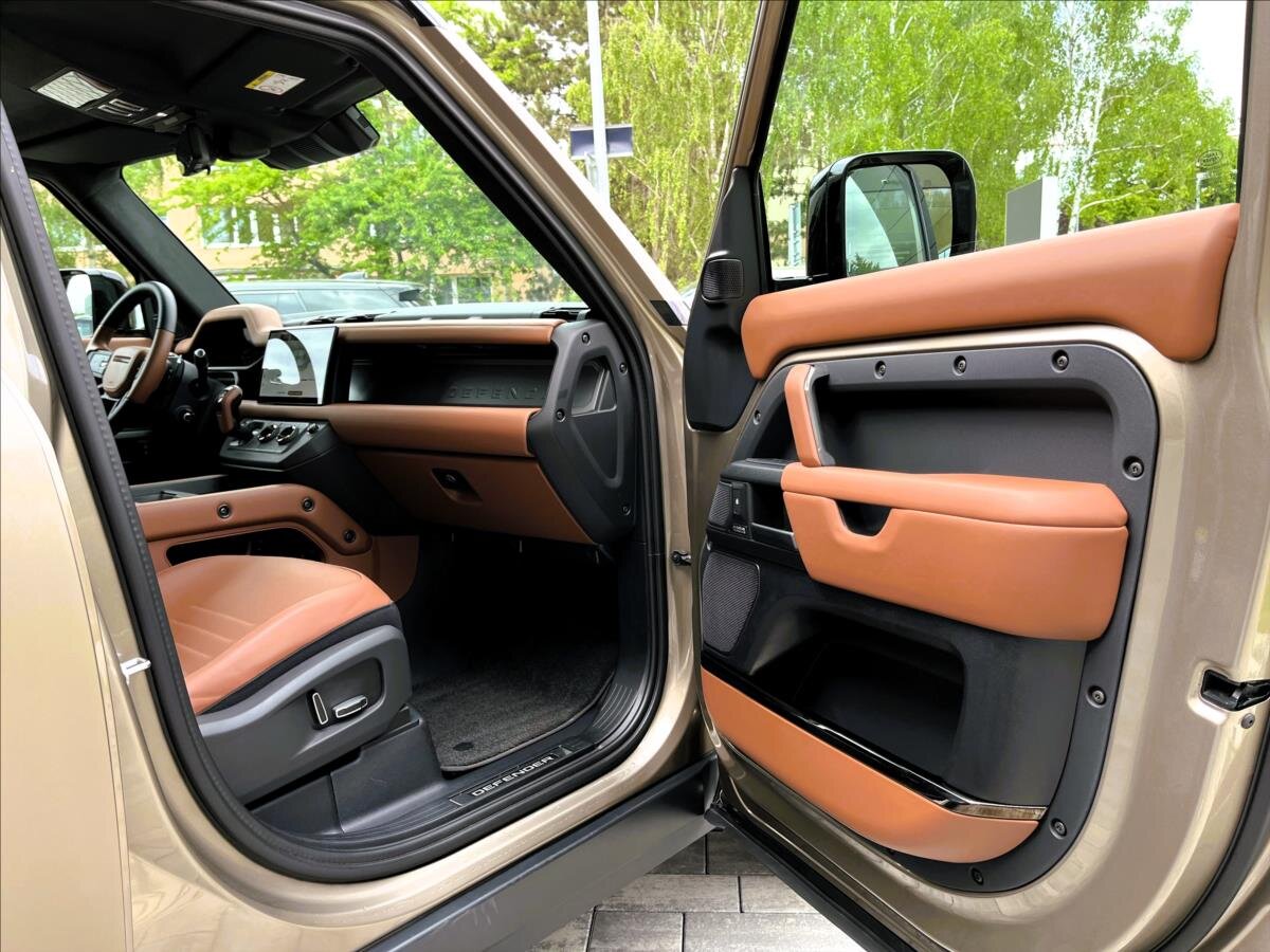 Land Rover Defender SUV / Terénní 4,4 l 467 kw