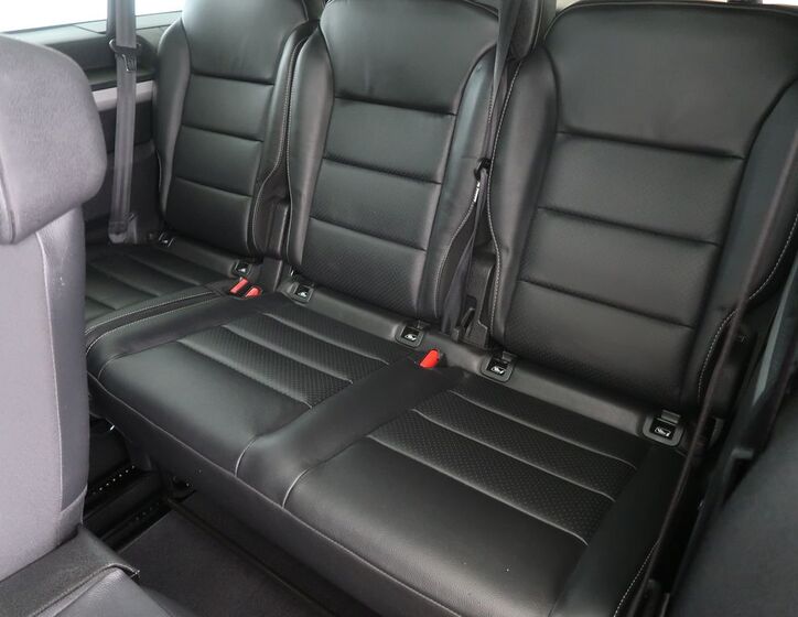 Peugeot Traveller 11