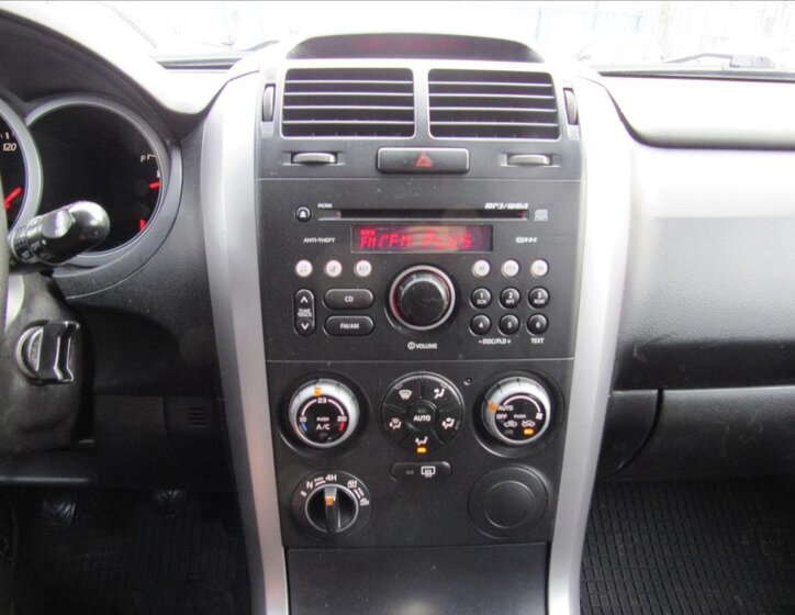 Suzuki Grand Vitara SUV / Terénní 2,0 l 103 kw