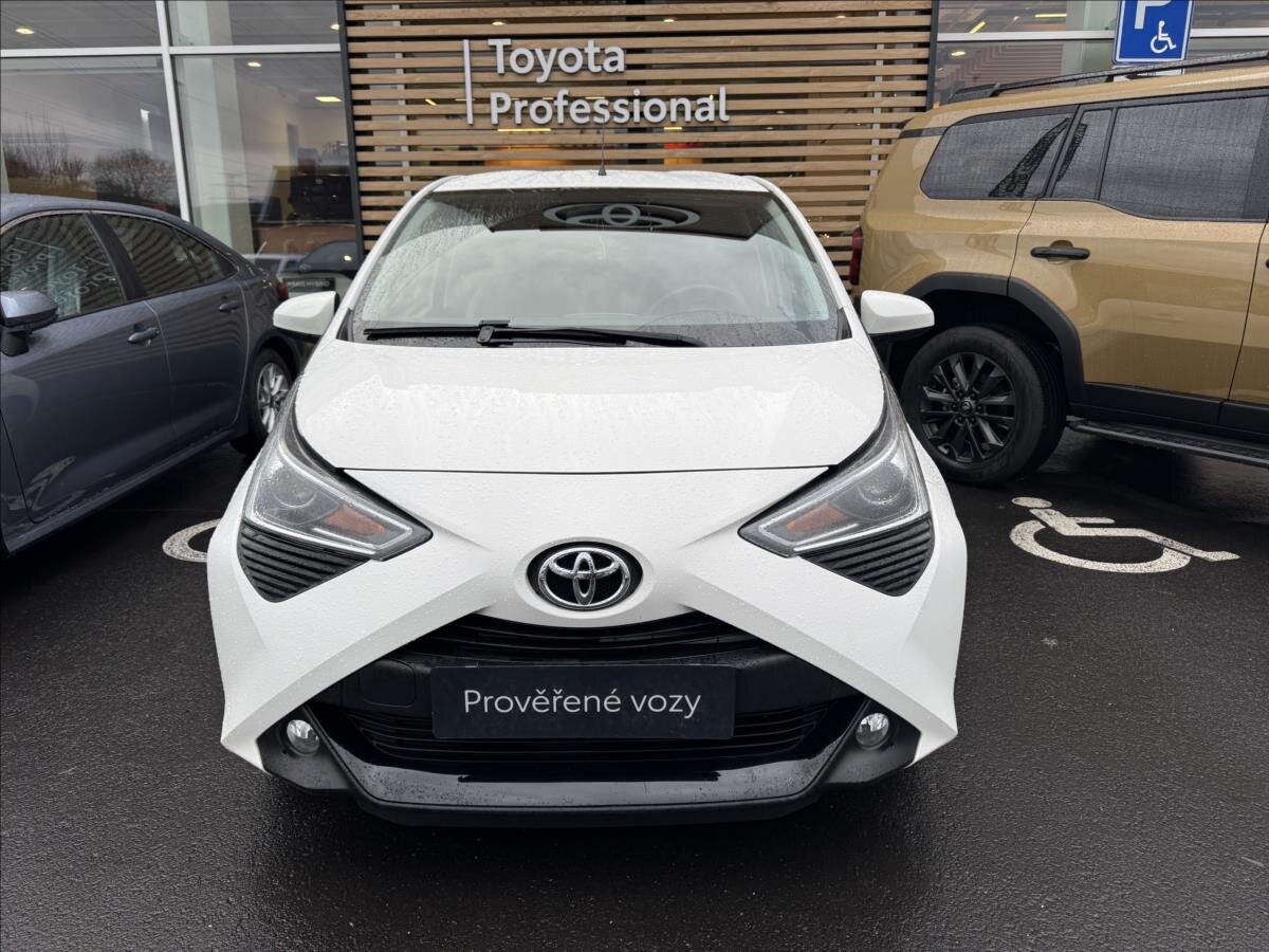 Toyota Aygo Hatchback 998,0 53 kw