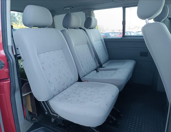 Volkswagen Transporter MPV 2,5 l 96 kw