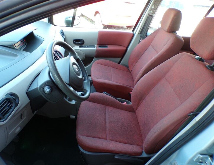 Renault Modus Hatchback 1,1 l 55 kw