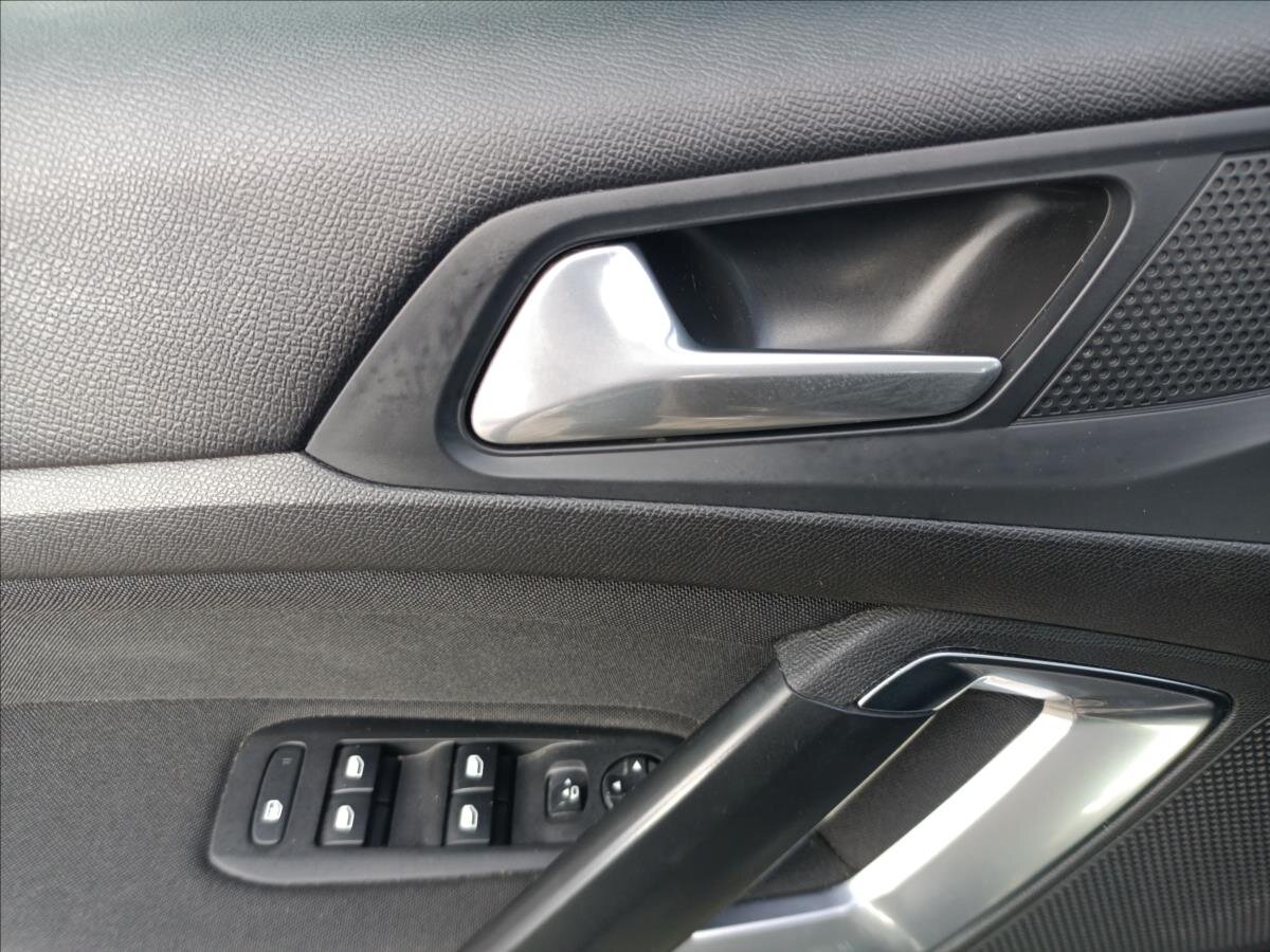 Peugeot 308 Hatchback 1,2 l 81 kw